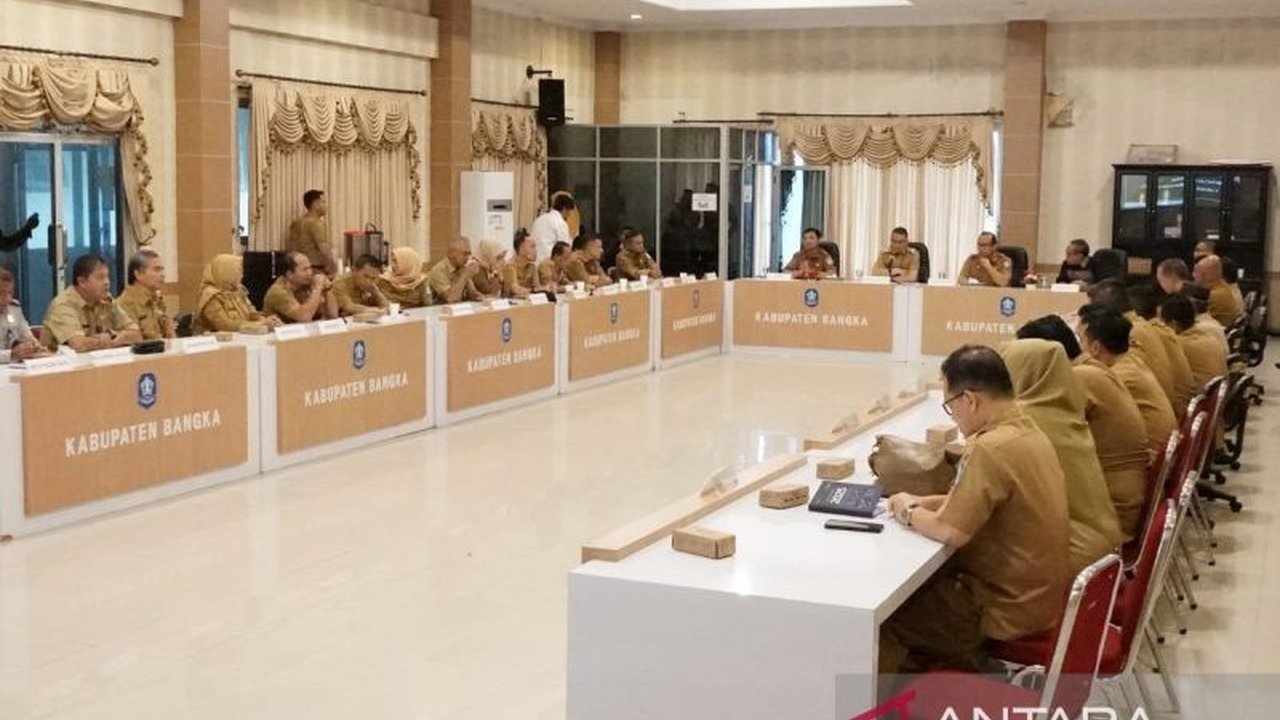 Pemerintah Kabupaten Bangka mengalokasikan lebih dari Rp20 miliar untuk Pilkada 2025, melakukan efisiensi anggaran untuk menutup defisit APBD dan memastikan pemilu berjalan lancar.