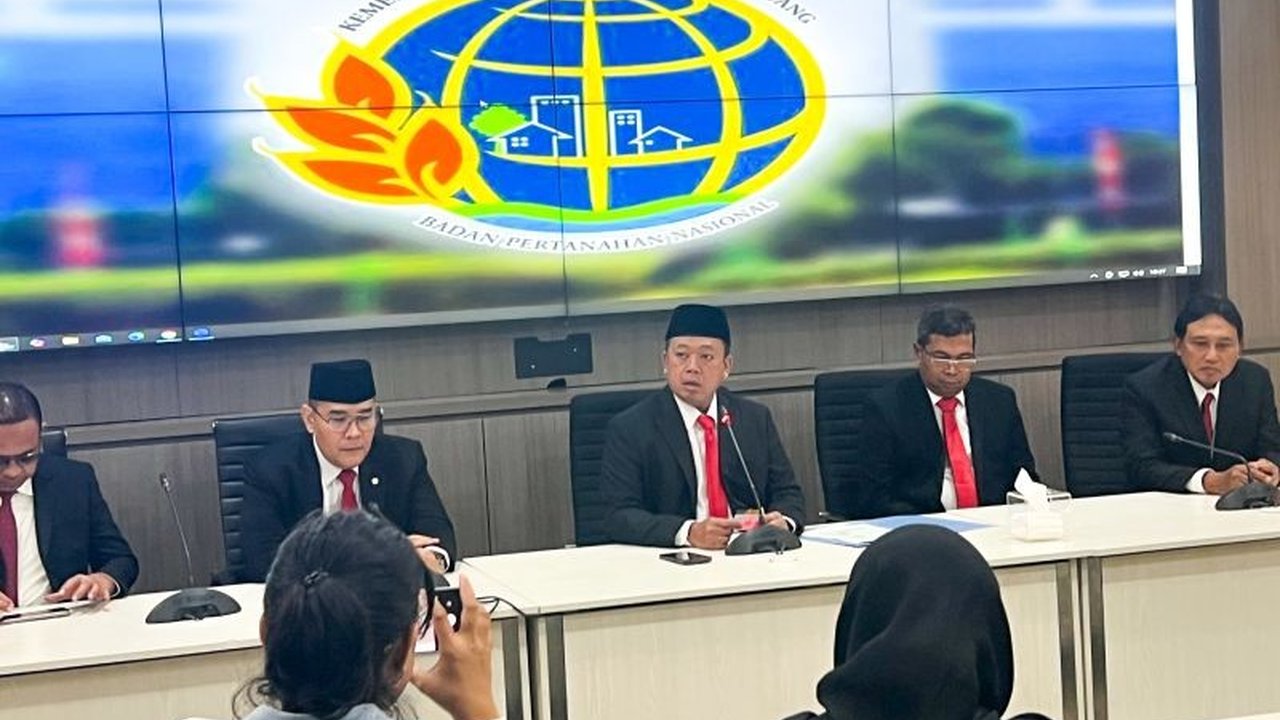 Menteri ATR/BPN Nusron Wahid mengancam akan memasukkan Kantor Jasa Surveyor Berlisensi (KJSB) ke daftar hitam dan mencabut izinnya jika terbukti melakukan kecacatan prosedur dalam pengukuran lahan untuk proyek pagar laut di Tangerang.