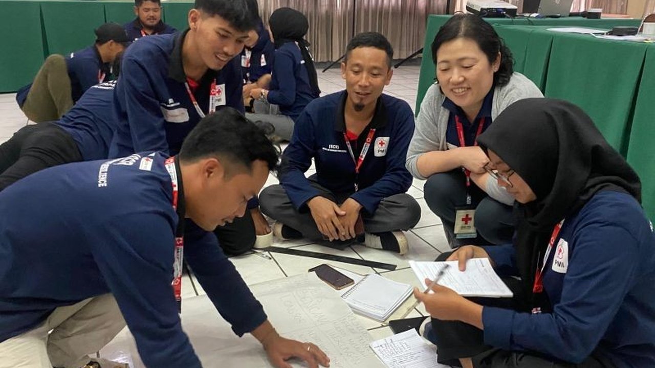 Puluhan relawan PMI Sukabumi mengikuti pelatihan empat hari tentang pengurangan dan kajian risiko bencana untuk meningkatkan kesiapsiagaan menghadapi bencana dan membangun ketahanan komunitas.