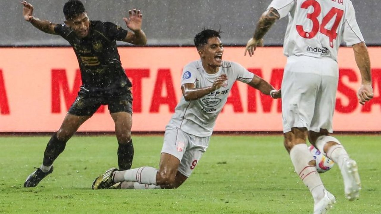 Persis Solo berhasil meraih kemenangan 2-1 atas PSIS Semarang di Stadion Jatidiri, Senin malam, lewat dua gol Ramadhan Sananta di babak pertama, meskipun Persis Solo harus bermain dengan 10 pemain di akhir laga.