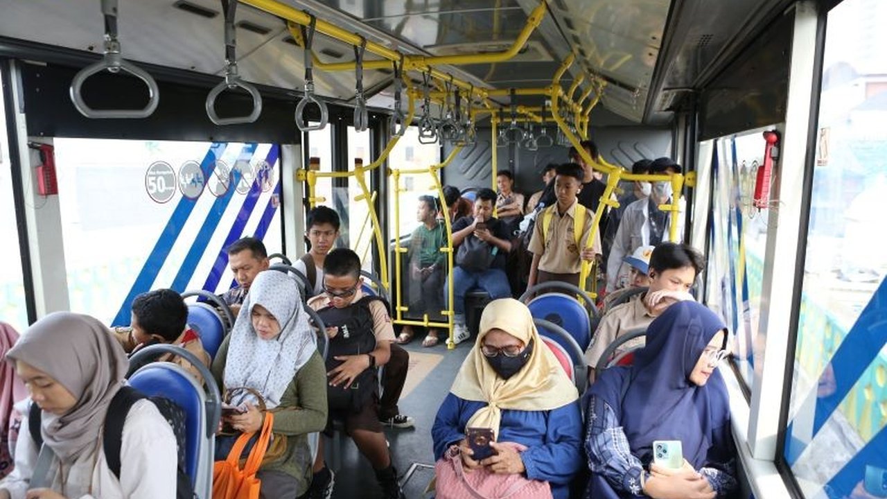 Pemerintah Provinsi DKI Jakarta berkolaborasi dengan Transjakarta memperkuat pencegahan dan penanganan pelecehan seksual di transportasi publik melalui Pos Sahabat Perempuan dan Anak (SAPA), edukasi publik, dan peningkatan kesadaran masyarakat.