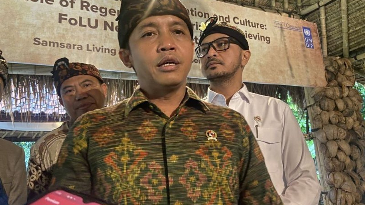 Rencana pemerintah memanfaatkan hutan untuk cadangan pangan, energi, dan air mendapat dukungan, dinilai sebagai langkah strategis untuk mengatasi krisis pangan dan energi serta memulihkan hutan Indonesia.