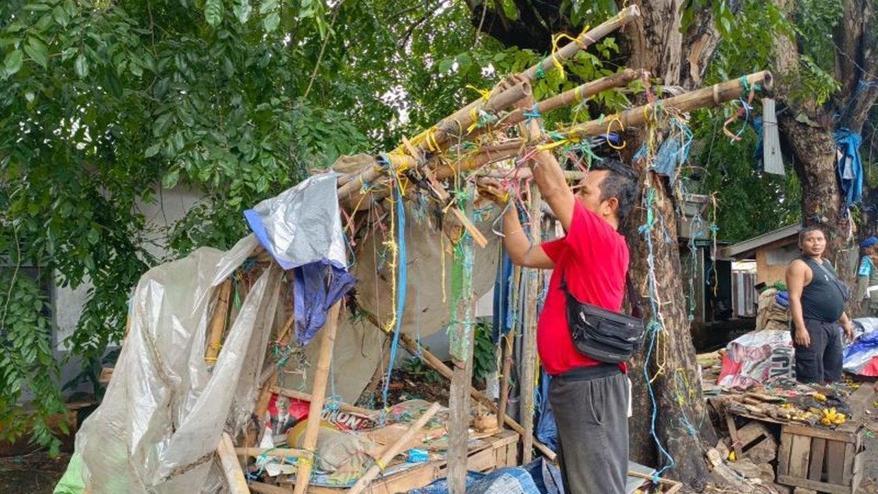 Pemerintah Kota Serang akan merelokasi sekitar 90 pedagang dari Taman Sari ke Pasar Kepandean, guna penataan kota dan mengurangi kesan kumuh, dengan menyediakan 44 ruko dan area pedestrian.