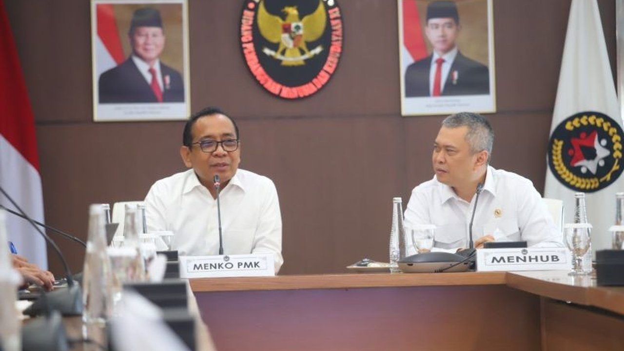 Menko PMK Pratikno meminta percepatan penyelesaian infrastruktur jalan tol, jembatan, dan perbaikan jalan untuk kelancaran arus mudik Lebaran 2025, dengan melibatkan kementerian terkait dan evaluasi Natal-Tahun Baru 2024/2025 sebagai acuan.