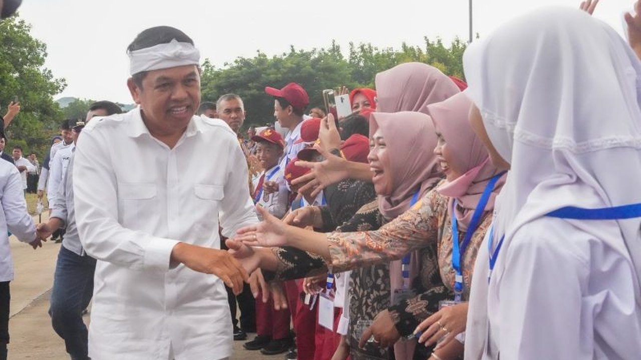 Gubernur Jabar terpilih, Dedi Mulyadi, merasa malu atas ratusan ribu rumah di Jawa Barat yang belum mendapat akses listrik dan berjanji akan menjadikannya prioritas utama dengan target penyelesaian dalam setahun.