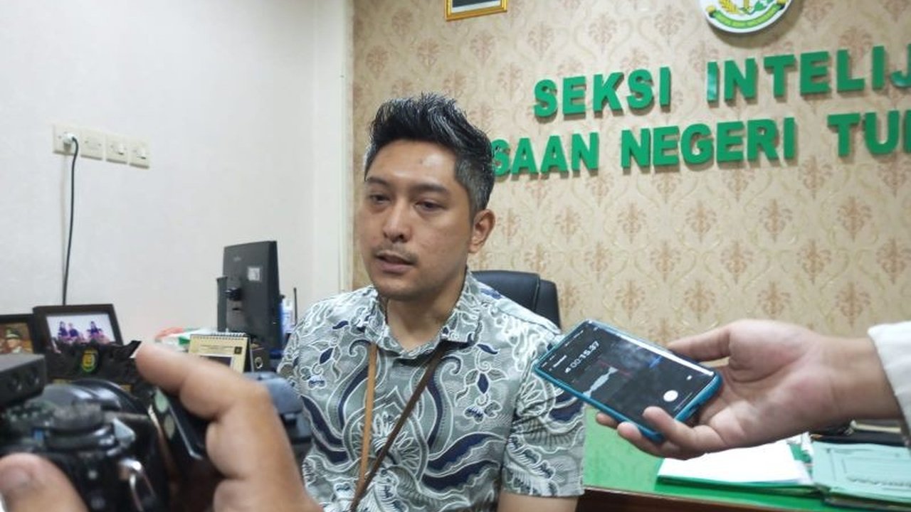 Kejaksaan Negeri Tulungagung tengah menyelidiki dugaan penyelewengan dana desa di Desa Tanggung, Kecamatan Campurdarat, dengan potensi kerugian negara mencapai Rp400 juta; proses hukum masih berjalan dan belum ada penetapan tersangka.