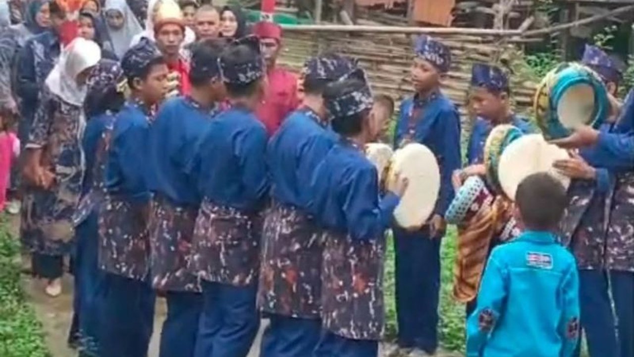 Ditpolairud Polda Jambi membentuk grup hadroh untuk remaja Pulau Pandan, Jambi, sebagai upaya positif mencegah kenakalan remaja dan pengaruh buruk lingkungan.
