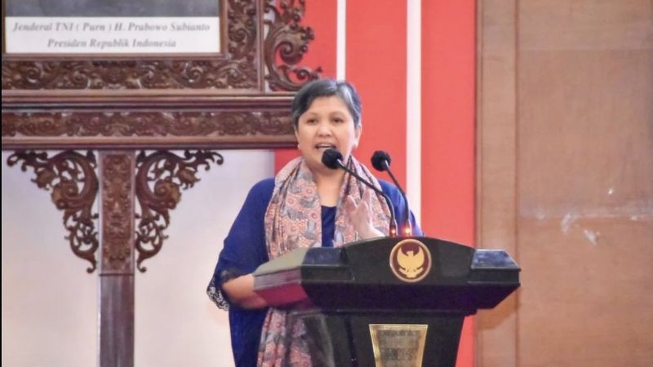 Wakil Ketua MPR, Lestari Moerdijat, mendesak perbaikan sistem Penerimaan Peserta Didik Baru (PPDB) untuk memastikan proses yang lebih transparan dan berkualitas, menanggapi masalah manipulasi alamat dan zonasi sekolah yang tidak merata.