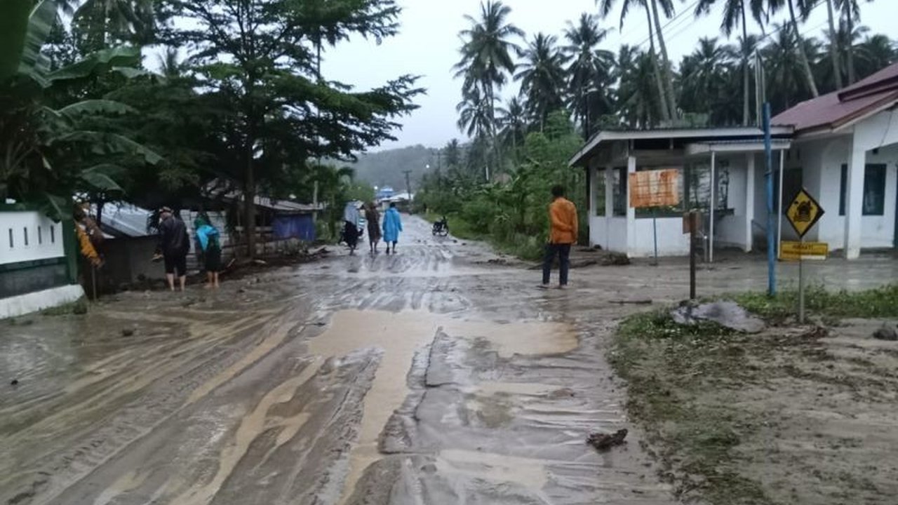Banjir bandang menerjang Desa Tuva, Kecamatan Gumbasa, Sigi, Sulawesi Tengah pada Senin sore, 20 Januari 2024, tanpa menimbulkan korban jiwa, namun mengakibatkan kerusakan pada beberapa bangunan dan infrastruktur.