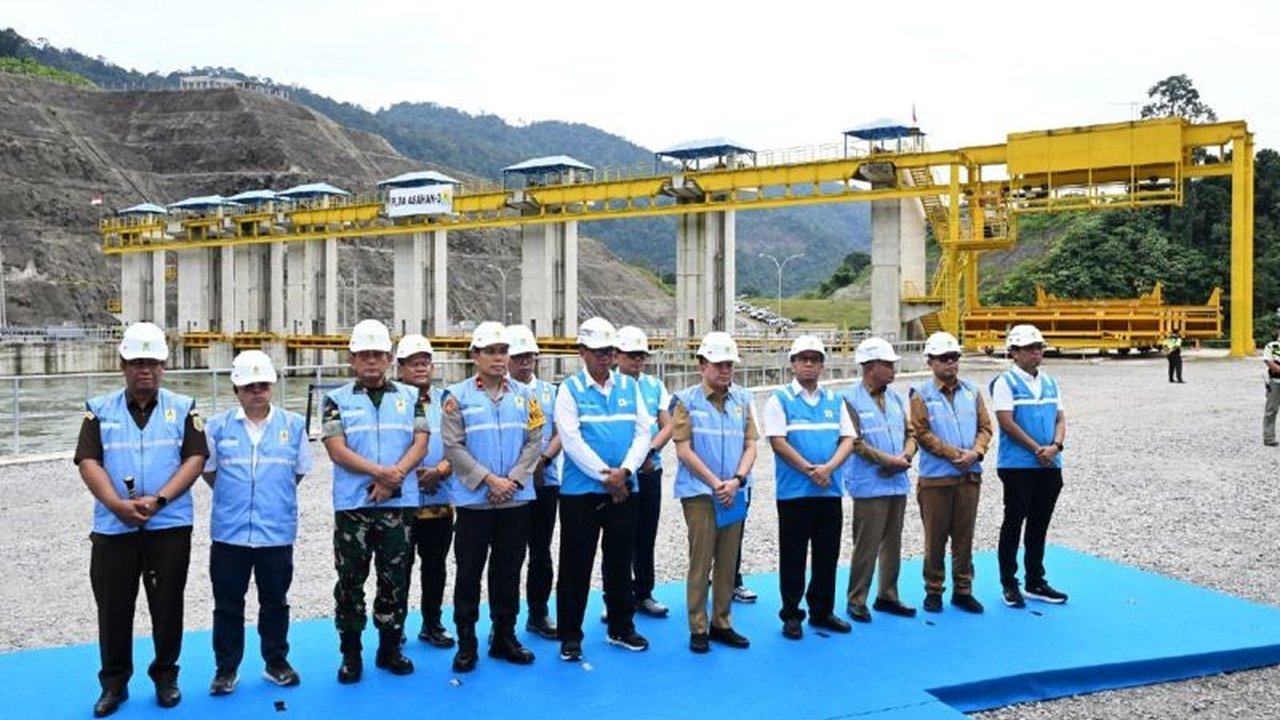 Pembangkit Listrik Tenaga Air (PLTA) Asahan 3 yang baru diresmikan, menjadikan Sumatera Utara sebagai provinsi dengan potensi besar sebagai pusat energi terbarukan Indonesia, didukung oleh sumber daya alam melimpah dan proyek pembangunan cepat.