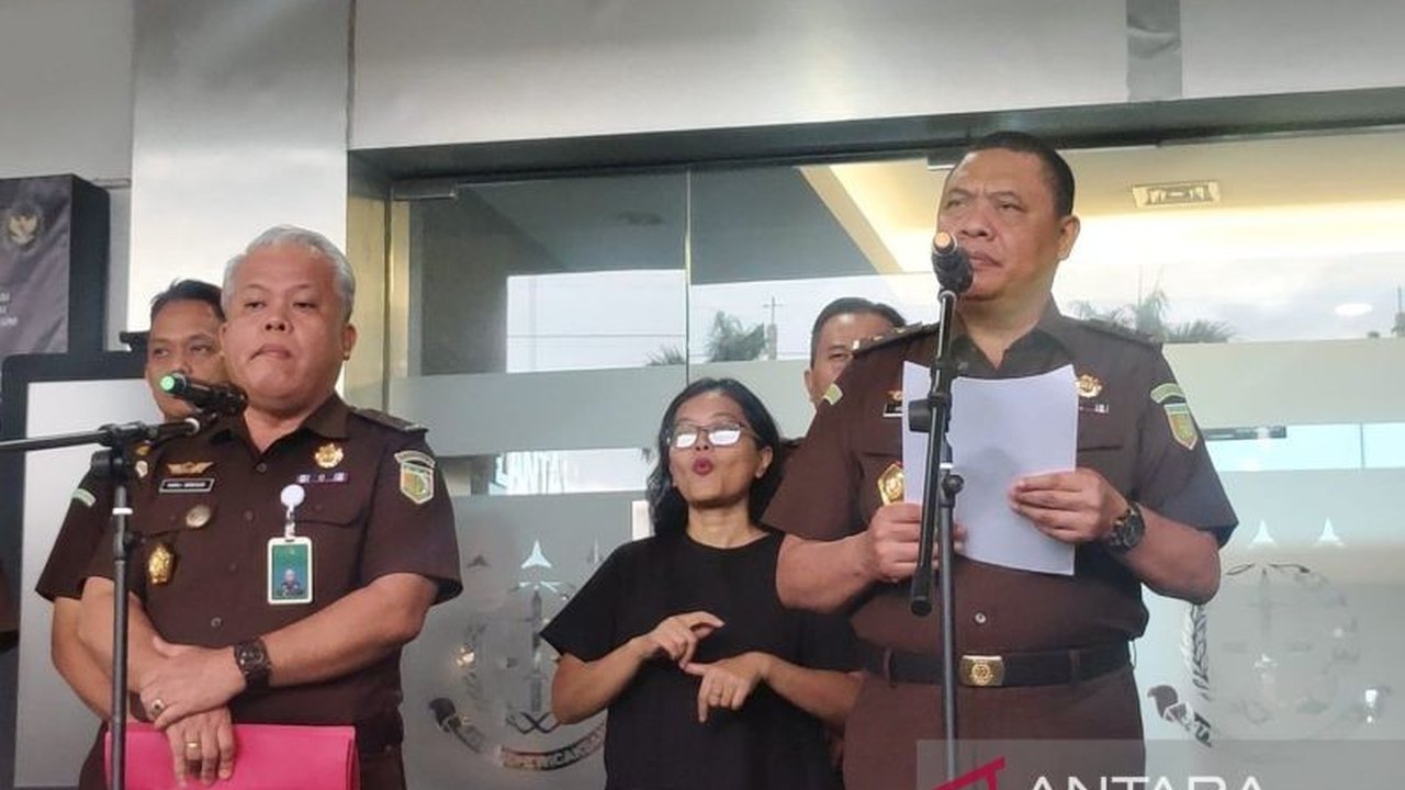 Kejaksaan Agung menetapkan sembilan tersangka baru dalam kasus korupsi impor gula tahun 2015-2016, mengakibatkan kerugian negara mencapai Rp578 miliar,  meningkat dari perkiraan awal Rp400 miliar.