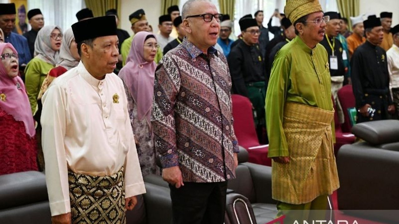 Peluncuran buku '100 Tokoh Melayu Nusantara' oleh ISMI di Medan diharapkan Pemprov Sumut dapat menginspirasi lahirnya cendekiawan baru dan mendorong pembangunan daerah.