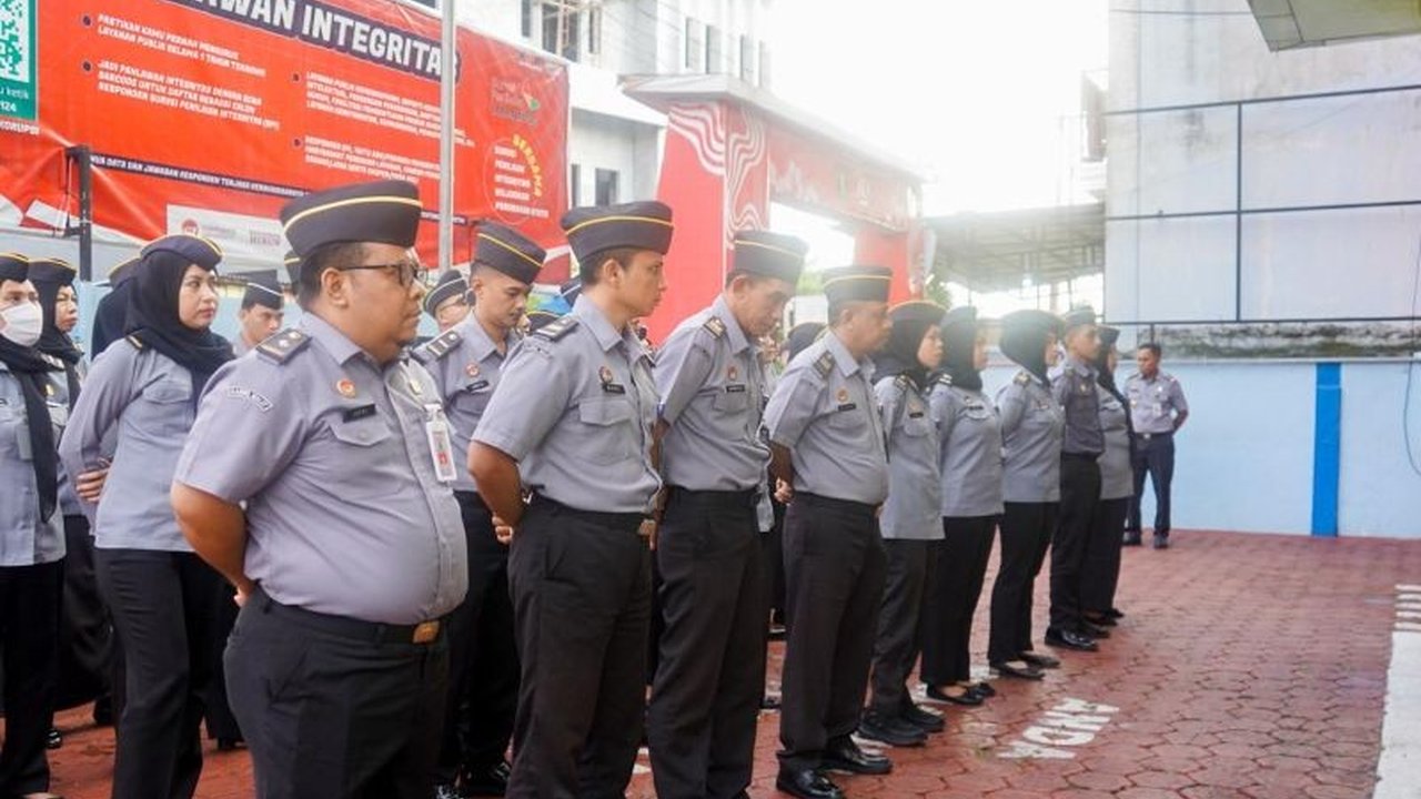 Kemenkumham Maluku Utara tingkatkan kedisiplinan pegawai untuk optimalkan pelayanan publik dan percepat pembangunan gedung kantor baru, diawasi langsung Itjen Kemenkum RI.