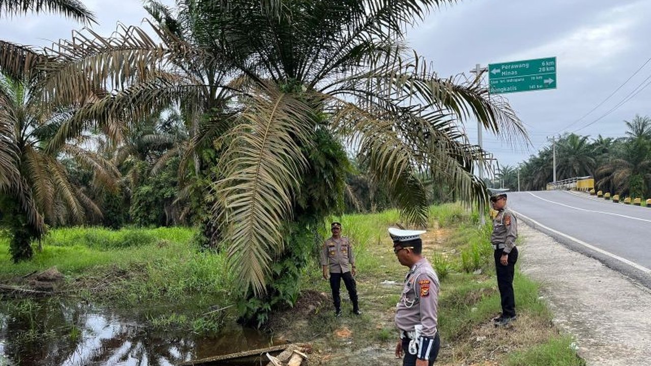 Kepolisian Sektor Tualang, Siak, Riau mengimbau warga mewaspadai potensi banjir akibat tingginya curah hujan yang berpotensi meluap dari perkebunan sawit ke pemukiman, meskipun saat ini kondisi masih terkendali.