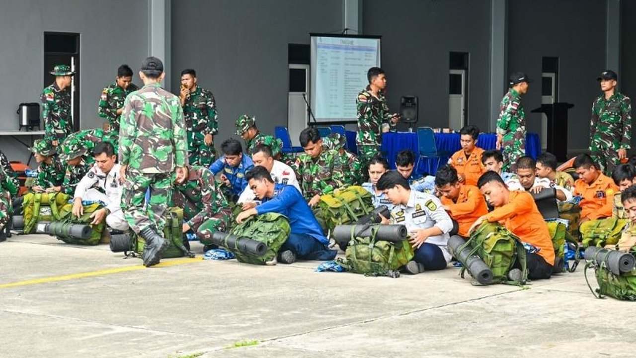 Lanud Raden Sadjad Natuna menggelar latihan survival dasar selama tiga hari untuk memperkuat sinergi TNI AU dengan Basarnas dan Pemda Natuna dalam menghadapi potensi ancaman di wilayah perbatasan.