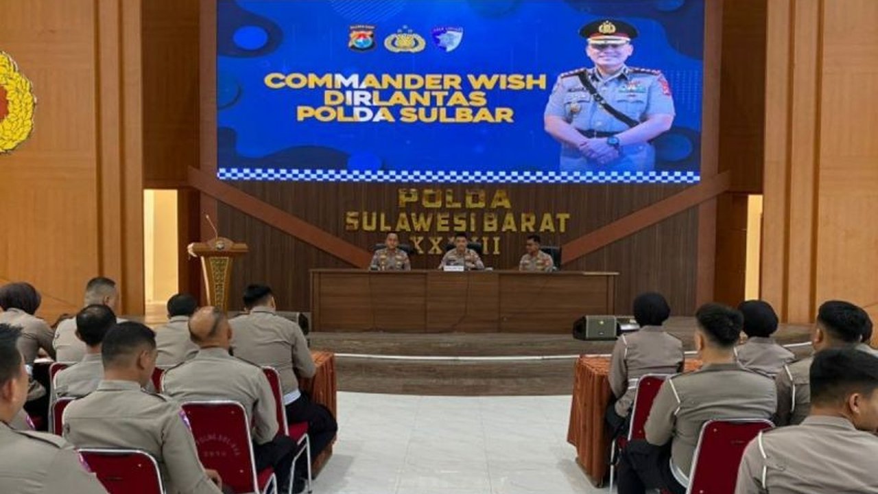 Dirlanatas Polda Sulawesi Barat, Kombes Pol. Wahid Kurniawan, meminta seluruh personelnya untuk membangun kepercayaan publik melalui tanggung jawab, empati, dan profesionalisme dalam bertugas.