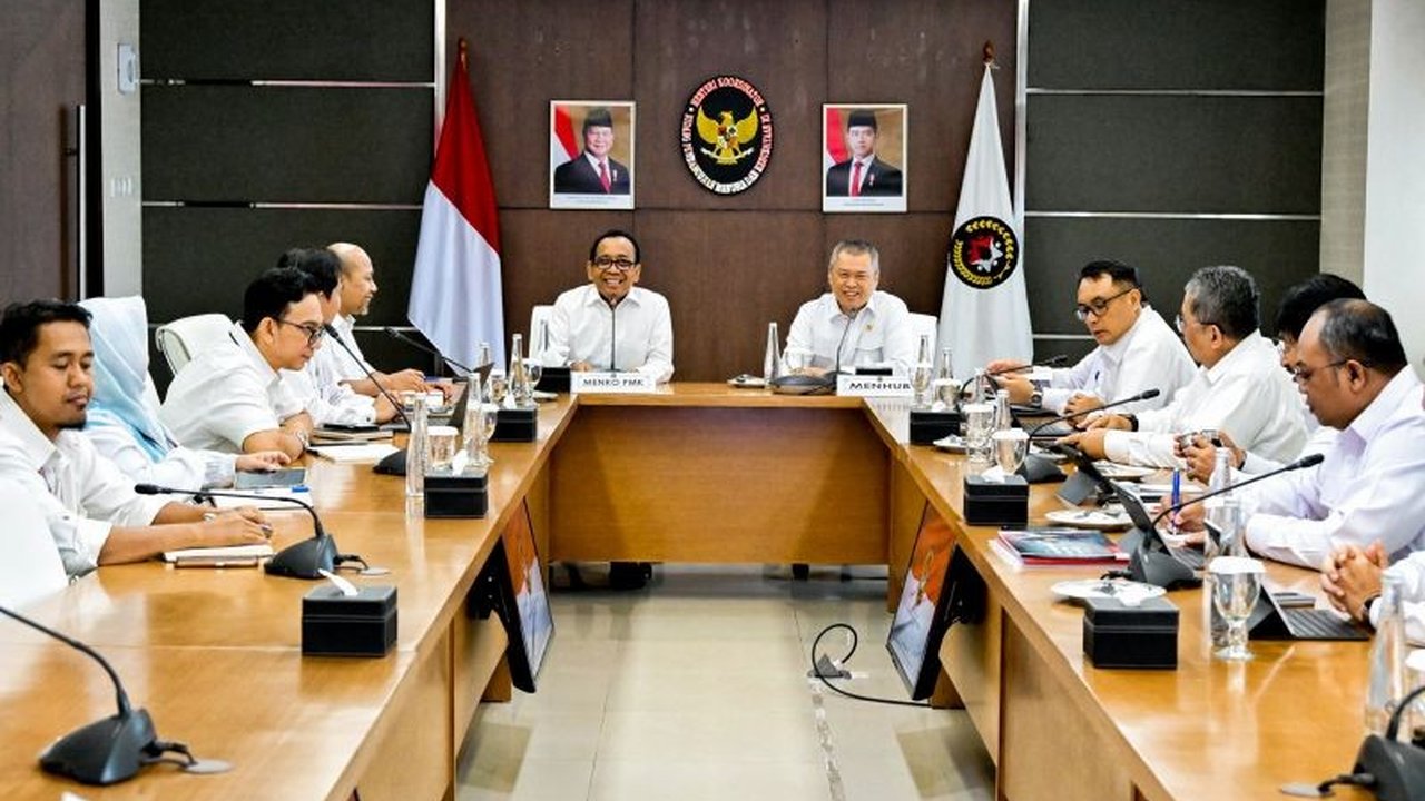 Menhub Dudy Purwagandhi akan menggunakan evaluasi angkutan Natal 2024 dan Tahun Baru 2025 sebagai acuan untuk meningkatkan kualitas pelayanan transportasi Lebaran 2025, dengan fokus pada penguraian titik-titik rawan kemacetan dan optimalisasi infrastruktu