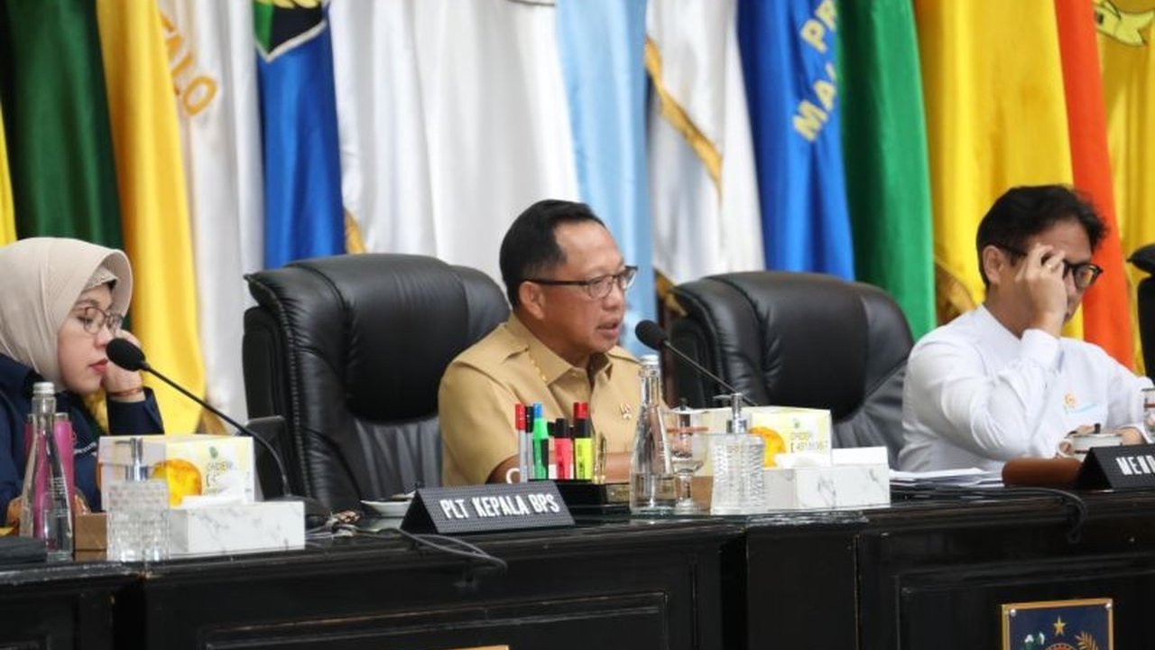 Menteri Dalam Negeri meminta pemerintah daerah dengan inflasi tinggi, seperti Papua Pegunungan, Bali, dan Aceh, untuk segera melakukan langkah pengendalian harga guna menekan angka inflasi.