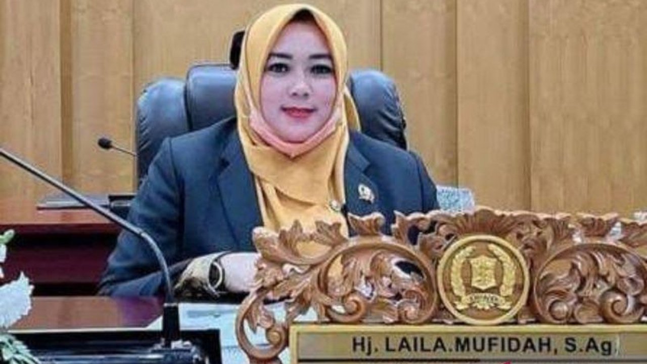 Wakil Ketua DPRD Surabaya, Laila Mufidah, mengajak warga Surabaya, khususnya dari keluarga kurang mampu, untuk memanfaatkan program beasiswa Pemuda Tangguh yang telah dibuka sejak 16 Januari hingga 5 Februari 2025 melalui website https://besmart.surabaya.