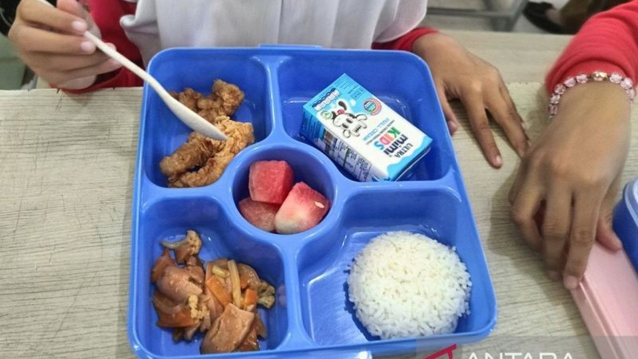 Orang tua siswa SDN 004 Samarinda Utara menyampaikan terima kasih kepada Presiden atas Program Makan Bergizi Gratis (MBG) yang dinilai sangat membantu perekonomian keluarga dan meningkatkan gizi anak.