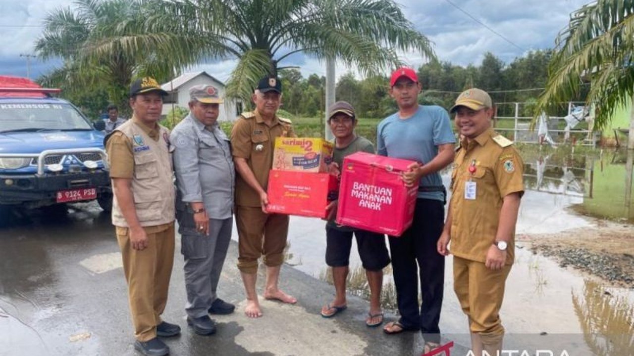 Pemerintah Provinsi Kalimantan Selatan menyalurkan bantuan darurat berupa makanan, obat-obatan, dan keperluan tidur kepada korban banjir di dua desa Kabupaten Banjar, serta memantau sejumlah daerah lain yang terdampak.