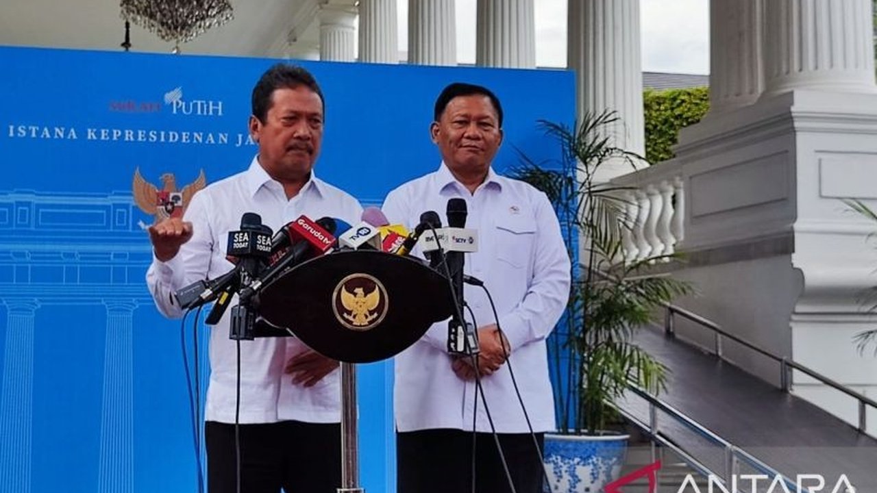 Presiden Prabowo Subianto menginstruksikan Menteri KKP dan pihak terkait untuk menyelidiki secara tuntas pembangunan pagar laut ilegal di perairan Tangerang, Banten, yang melanggar hukum dan akan segera dibongkar.