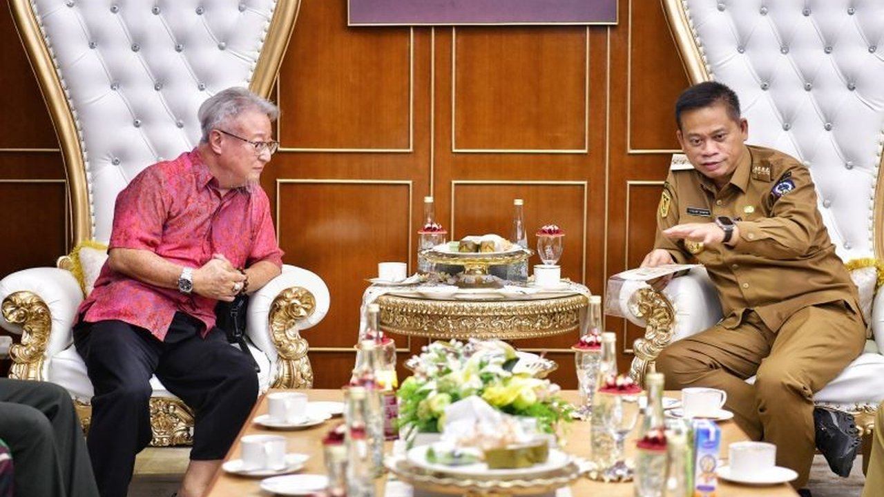 Perwakilan Umat Buddha Indonesia (Walubi) Sulsel mengundang Pj Gubernur Sulsel untuk menghadiri arak-arakan Cap Go Meh Imlek 2576 di Makassar pada 2 Februari 2025, yang akan menampilkan keberagaman budaya dan kerukunan masyarakat.