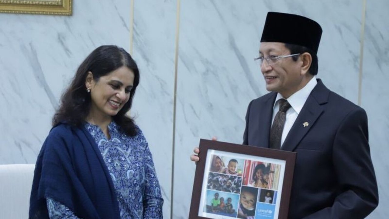 Menteri Agama Nasaruddin Umar mengintegrasikan konsep ekoteologi dalam pendidikan agama di Indonesia, sebuah langkah inovatif yang mendapat apresiasi dari UNICEF dan diyakini berpotensi besar untuk pendidikan dan pemberdayaan masyarakat.