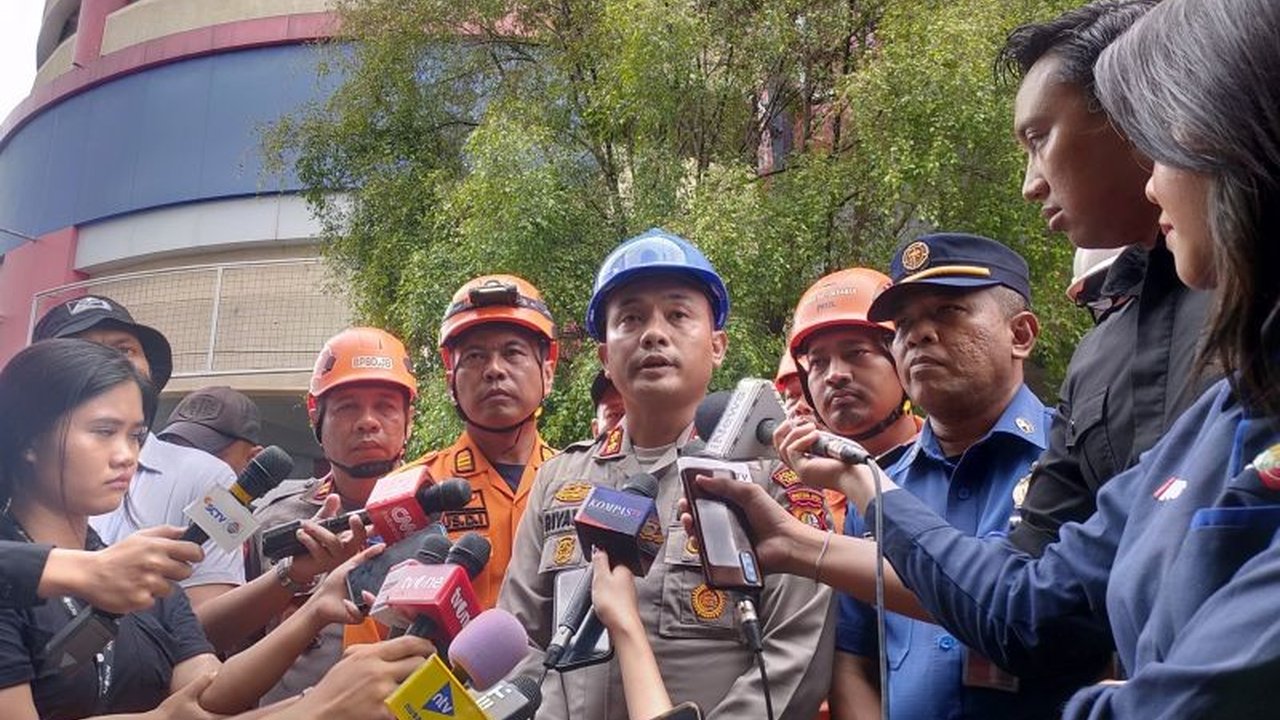 Kebakaran Glodok Plaza: Polisi Periksa 9 Saksi, Pencarian Korban Berlanjut