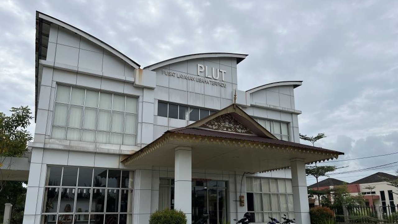 Pusat Layanan Usaha Terpadu (PLUT) Batam telah membina 1.800 pelaku usaha, mayoritas kuliner, dan mendorong mereka masuk pasar modern serta ekspor, dengan target 700 NIB baru tahun ini.