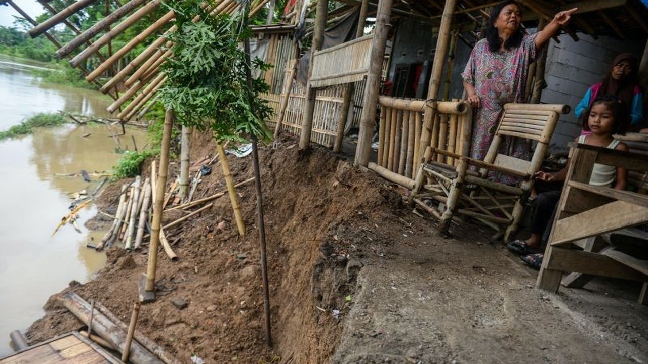 Abrasi Sungai Ciujung Ancam 15 Rumah Warga Banten