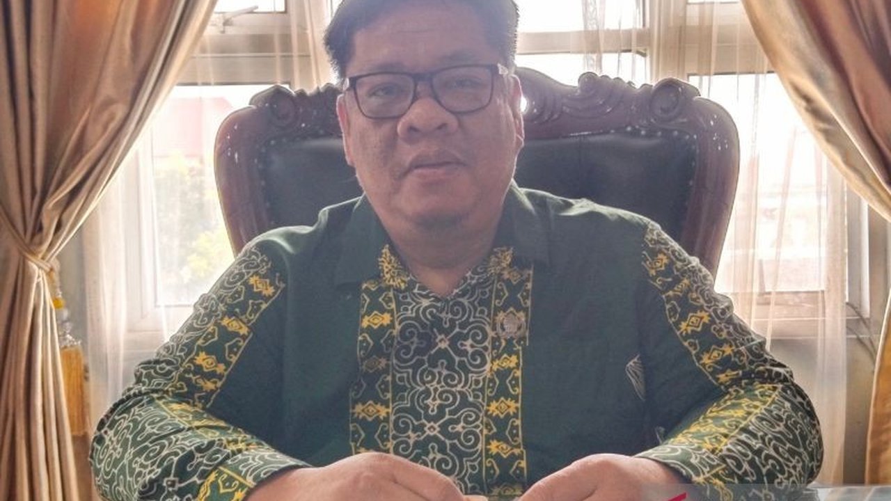 Pemkab Mukomuko, Bengkulu, mendukung program skrining kesehatan massal untuk deteksi dini penyakit, menargetkan warga dewasa yang jarang memeriksakan kesehatan, dan memanfaatkan fasilitas kesehatan setempat seperti 17 puskesmas dan rumah sakit daerah.