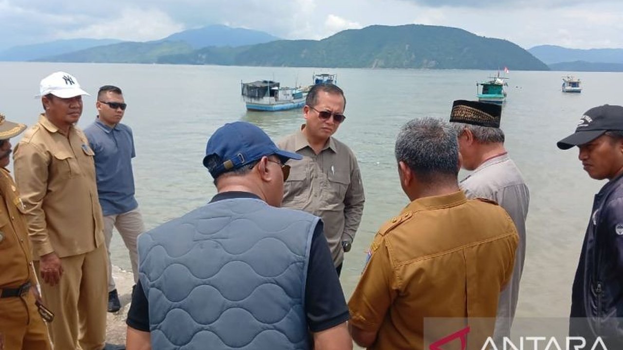 Gubernur NTB terpilih, Lalu Muhammad Iqbal, mendorong pengembangan Pelabuhan Suro Adu di Teluk Cempi, Dompu, menjadi pusat perikanan terpadu untuk meningkatkan perekonomian dan kesejahteraan nelayan setempat, dengan dukungan infrastruktur dan ekosistem ya