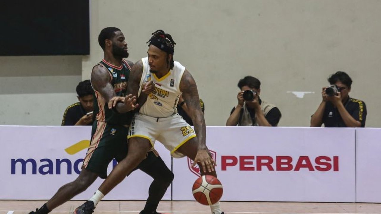 Kesatria Bengawan Solo (KBS) berhasil meraih kemenangan telak 95-66 atas Bima Perkasa Jogja (BPJ) di Yogyakarta berkat strategi apik pelatih Efri Meldi, khususnya pada kuarter keempat.