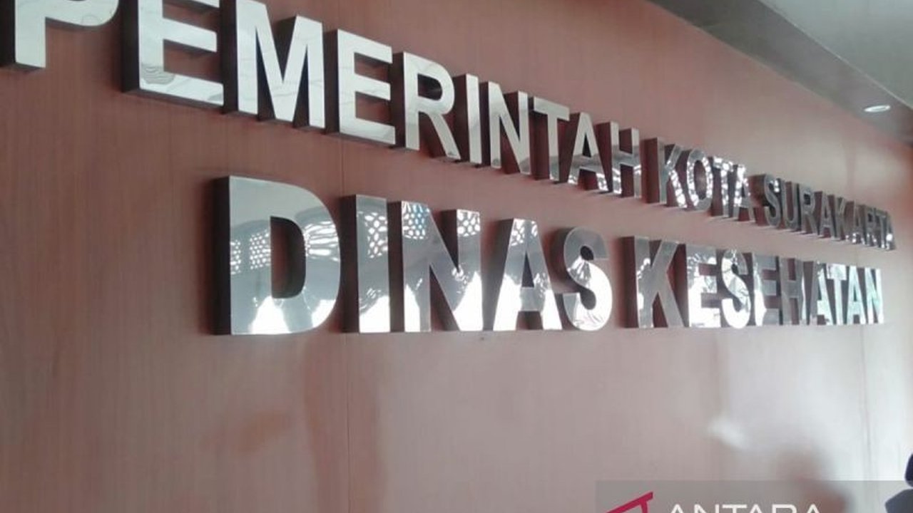 Pemkot Surakarta gencar melakukan edukasi dan sosialisasi kepada warga untuk mencegah penyebaran Human Metapneumovirus (HMPV) melalui berbagai cara, mulai dari media sosial hingga tatap muka, dengan menekankan pentingnya kebersihan dan pola hidup sehat.