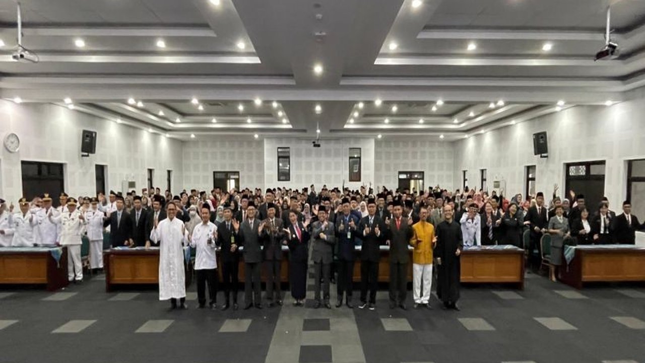 Pemkab Kulon Progo meluncurkan SOTK baru untuk memperkuat birokrasi, meningkatkan pelayanan publik, dan mewujudkan pemerintahan yang bersih, efektif, dan transparan, ditandai dengan pelantikan 429 pejabat.