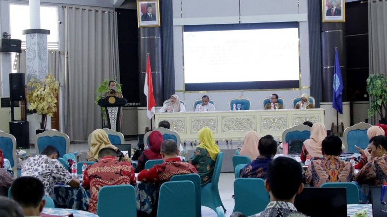 Pemerintah Kota Tangerang menggelar pelatihan literasi menulis bagi guru dan kepala sekolah untuk meningkatkan kualitas pendidikan dan menghadapi tantangan era digital.