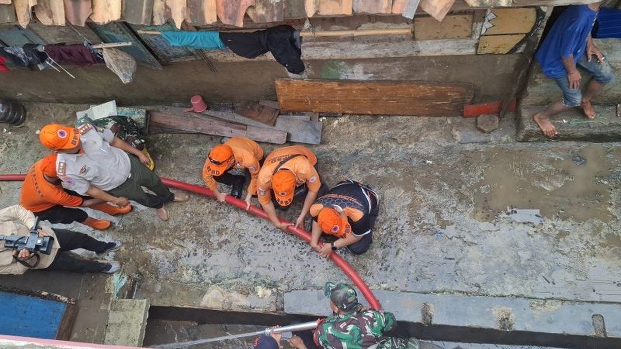 Hujan deras di Lampung mengakibatkan banjir di tujuh daerah, merendam lebih dari 13.000 rumah dan menyebabkan dua orang meninggal dunia, serta kerusakan infrastruktur yang signifikan.