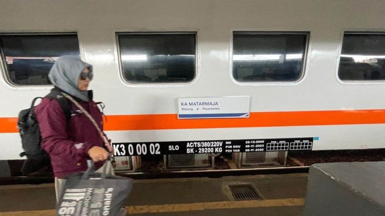 PT KAI Daop 8 Surabaya menambah 11 kereta api dari Stasiun Malang untuk memenuhi permintaan perjalanan masyarakat selama libur akhir pekan dan Tahun Baru Imlek 2025, dengan total kapasitas tempat duduk mencapai 5.744 per hari.