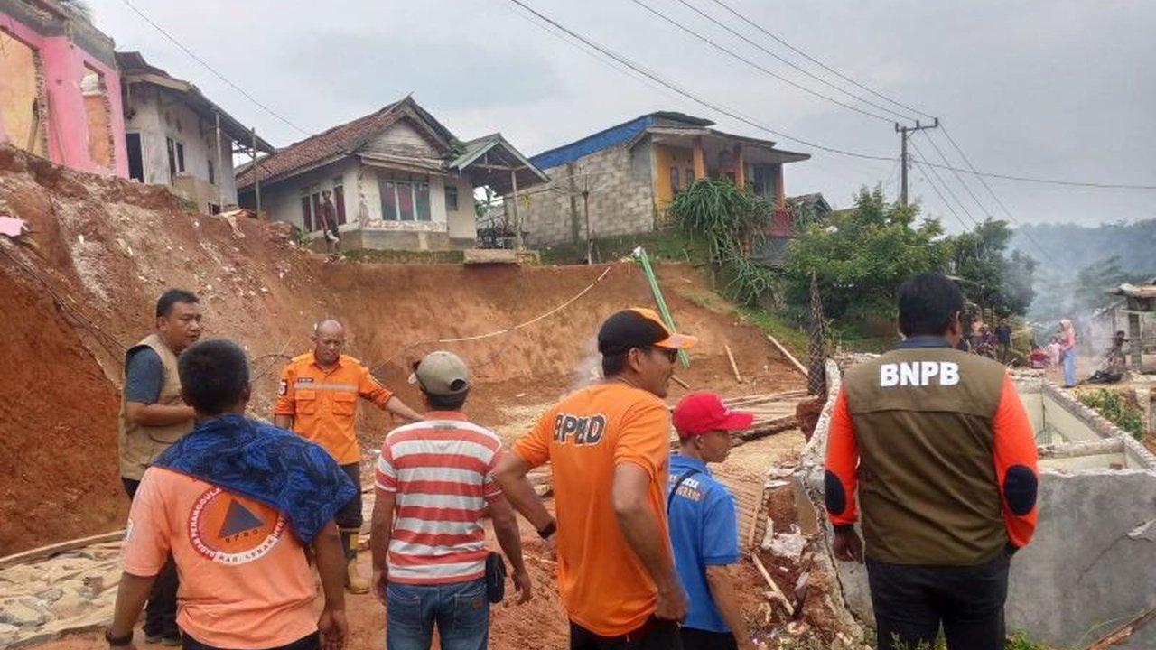 BPBD Lebak meningkatkan kewaspadaan terhadap potensi banjir dan longsor di bulan Januari 2025 seiring dengan puncak musim hujan dan telah menyiapkan langkah antisipasi.