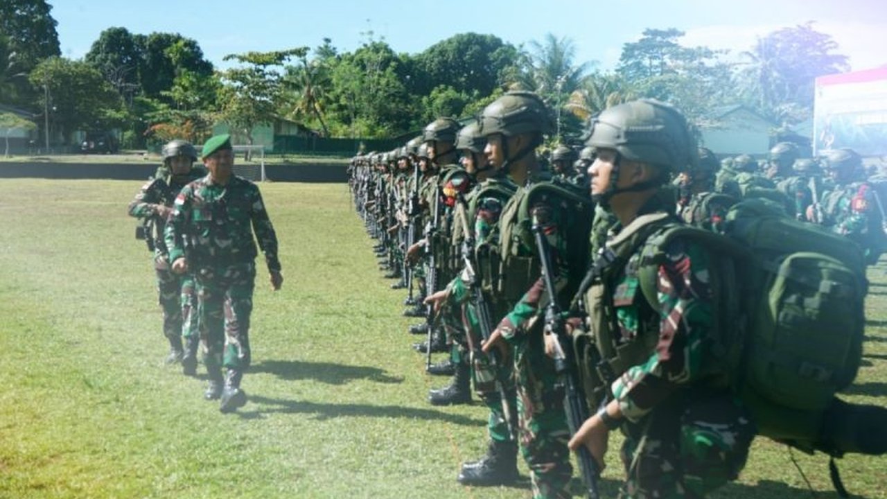 Panglima Kodam XVII/Cenderawasih menekankan pentingnya kesehatan prajurit Yonif 112/Dharma Jaya dalam menjalankan tugas pengamanan perbatasan di Kabupaten Puncak Jaya, Papua Tengah, meminta mereka menjaga kebugaran dan selalu berkonsultasi jika sakit.