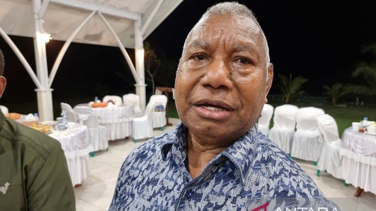 Gubernur Papua Barat terpilih, Dominggus Mandacan, akan memfasilitasi pertemuan dua kelompok suku yang bersengketa terkait pemekaran Daerah Otonom Baru (DOB) Kabupaten Manokwari Barat pada 28 Januari 2025 untuk mencegah konflik sosial.