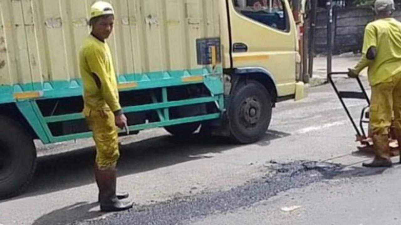 25 Lubang di Jalan Akses Marunda, Jakarta Utara, Telah Diperbaiki