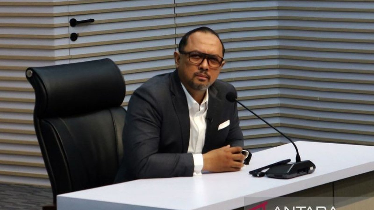 Advokat Donny Tri Istiqomah diperiksa KPK sebagai saksi terkait kasus suap Harun Masiku, termasuk dugaan keterlibatan Sekjen PDI-P Hasto Kristiyanto dalam perintangan penyidikan.