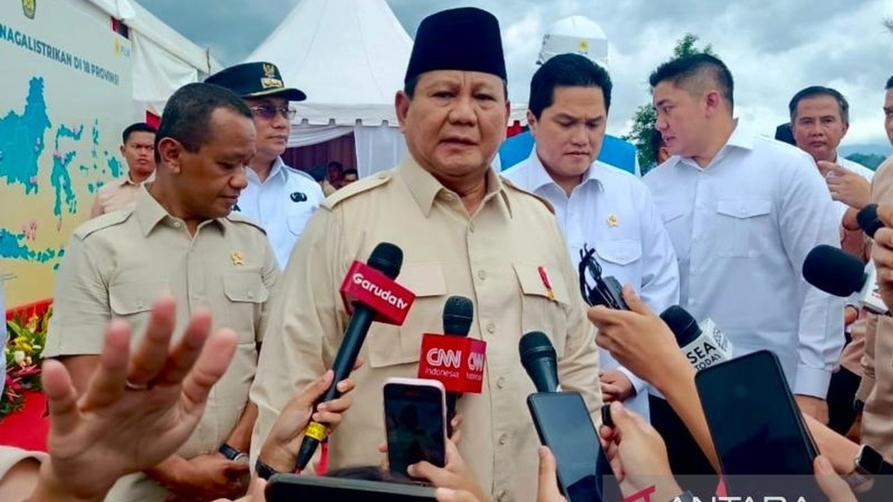 Presiden Prabowo menargetkan seluruh wilayah Indonesia teraliri listrik dalam 5 tahun ke depan dengan anggaran sekitar Rp48 triliun, ditandai peresmian sejumlah pembangkit listrik di Jawa Barat.