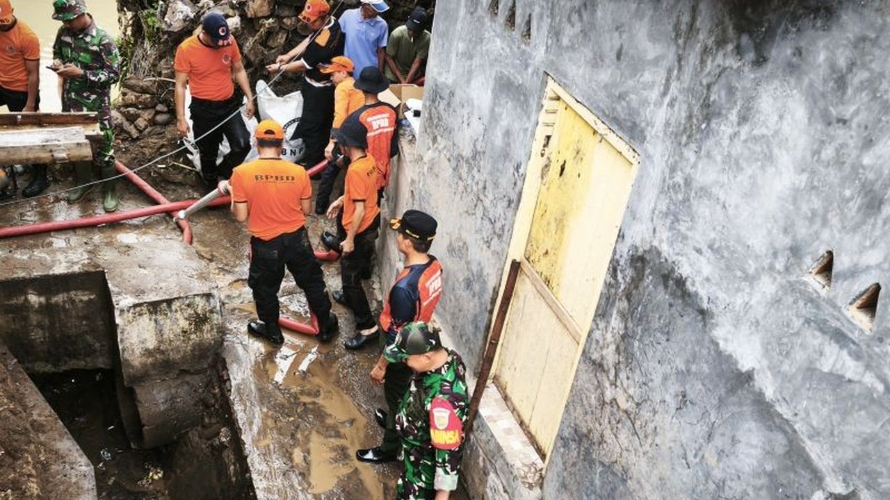 Penjabat Gubernur Lampung meminta Pemkot Bandarlampung segera memperbaiki aliran air untuk mencegah banjir berulang, khususnya setelah meninjau lokasi banjir di Way Lunik dan menyatakan penanganan di Nyunyai sebagai contoh sukses.