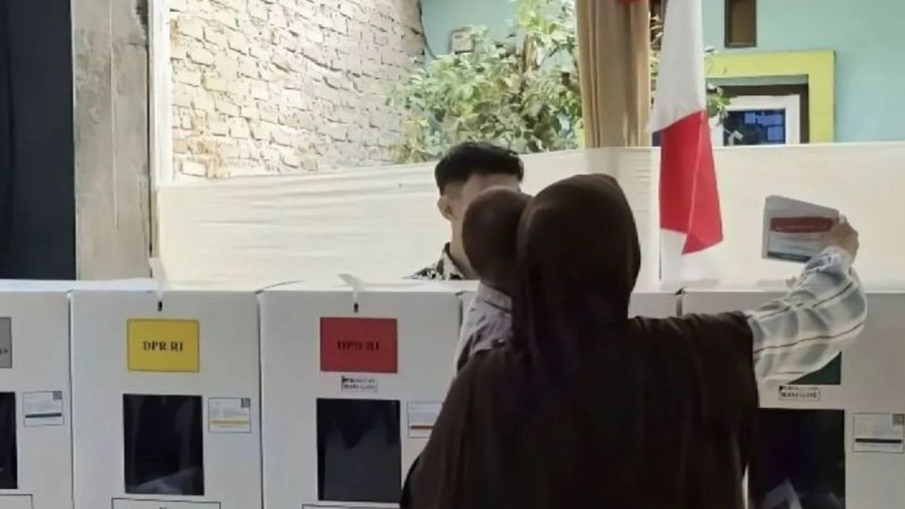 Pakar ilmu politik Unpad, Yusa Djuyandi, menilai desain ulang sistem pemilu serentak dapat meminimalisir pelanggaran HAM dan membebaskan penyelenggara pemilu dari beban kerja yang terlalu berat, dengan usulan pemilu nasional dan daerah dipisah dengan jeda