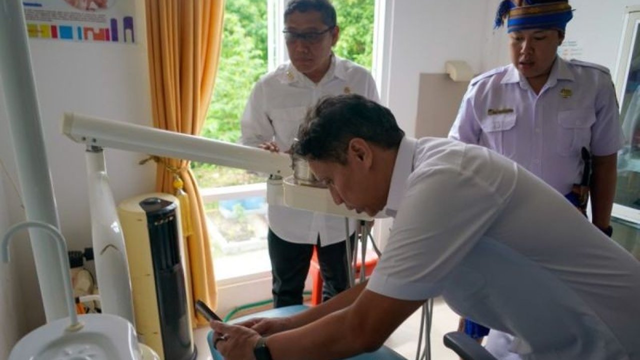 Kementerian Kesehatan (Kemenkes) gencar memperluas Program Pemeriksaan Kesehatan Gratis (PKG) di Indonesia, dimulai dari NTT, dengan target 10 ribu puskesmas dan 20 ribu klinik pada awal Februari 2025, didukung penambahan alat kesehatan dan SDM.