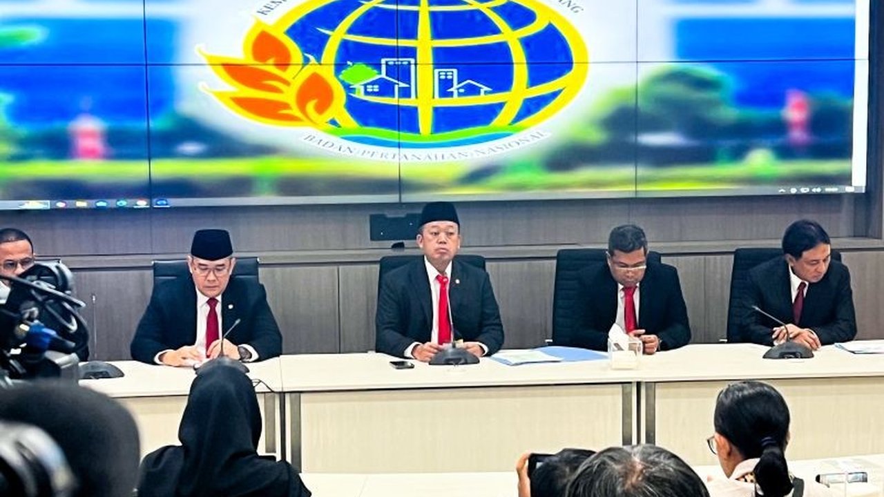 Kementerian ATR/BPN menginvestigasi polemik 263 sertifikat hak guna bangunan (SHGB) pagar laut di perairan Tangerang, Banten, yang telah diterbitkan sejak 1982 dan tengah diperintahkan pembongkarannya oleh Kementerian Kelautan dan Perikanan.