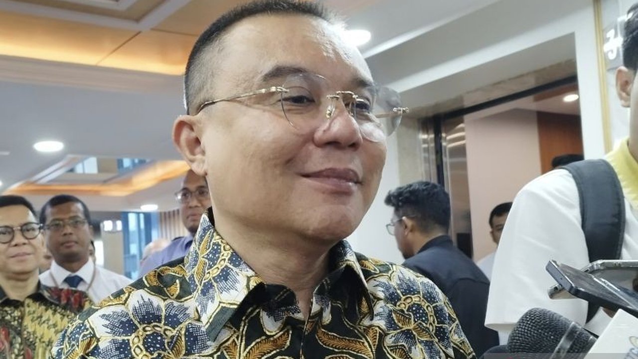 Ketua Harian Gerindra, Sufmi Dasco Ahmad, memastikan Presiden Prabowo Subianto tidak akan bertemu Megawati Soekarnoputri di hari ulang tahunnya karena kunjungan kenegaraan ke India.